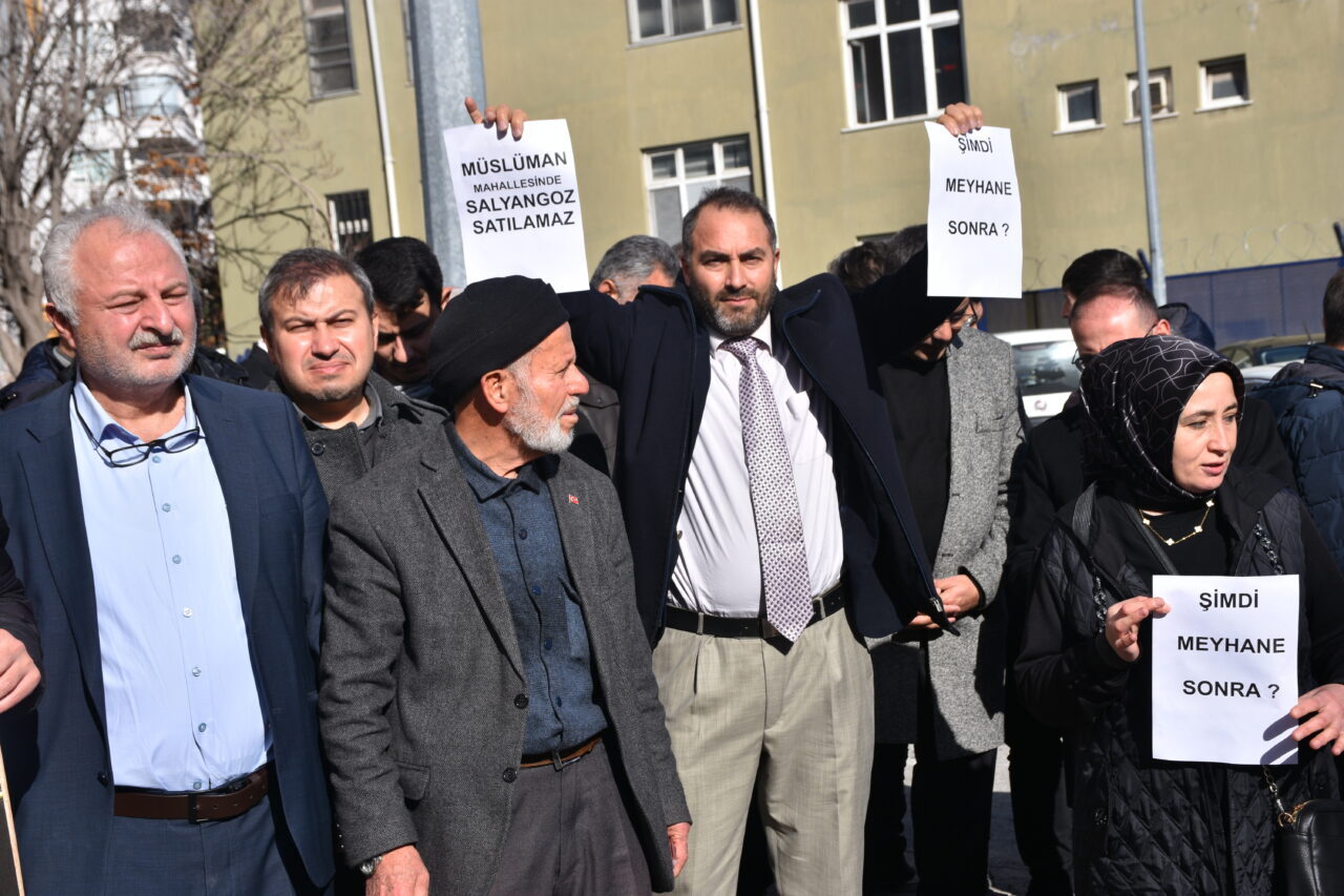 Afyonkarahisar Belediye Meclisinde alınan “içkili yer bölgesi kararı” protesto edildi