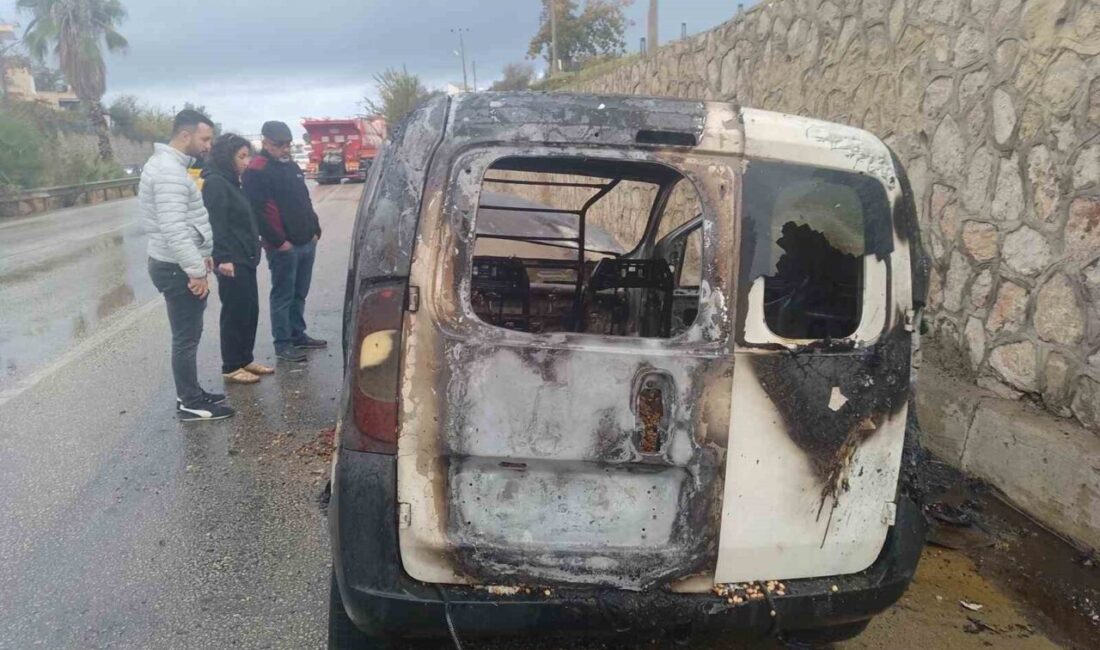 Antalya’da seyir halindeki kuruyemiş