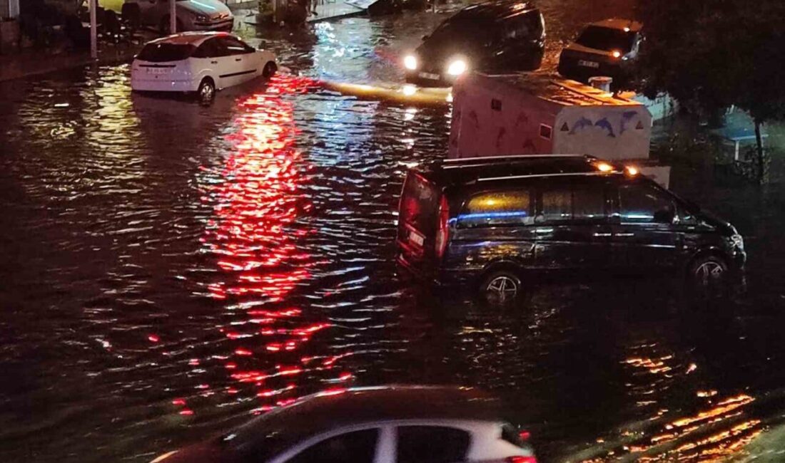 Fethiye’de sağanak yağış yolları göle çevirdi