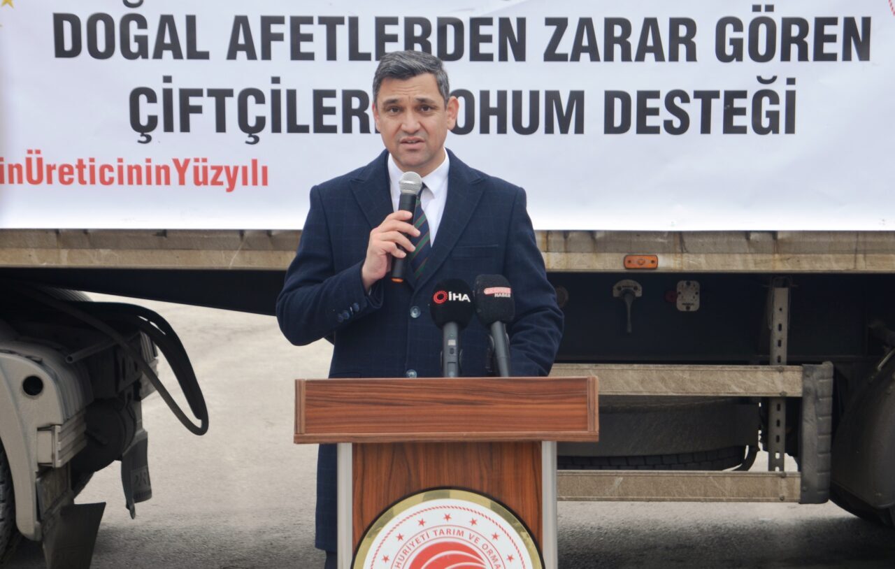 Kütahya’da doğal afetlerden zarar gören üreticilere tohum dağıtıldı