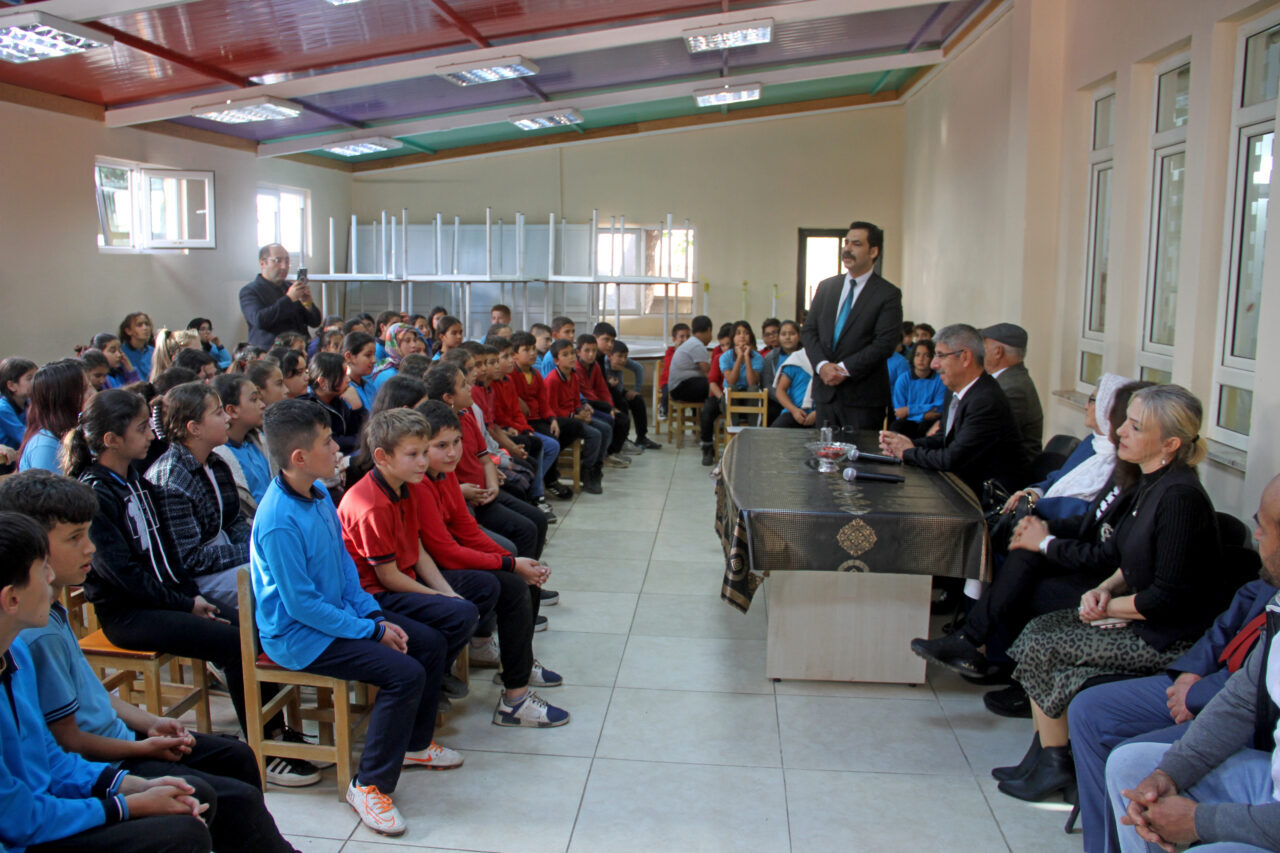 Muğla’da rektör Prof. Dr. Kaçar, mezun olduğu okulda öğrencilerle buluştu