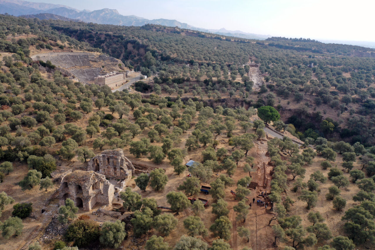 Nysa’daki “ibadet yolu” eskisi gibi Pluto Kore Tapınağı’na çıkacak