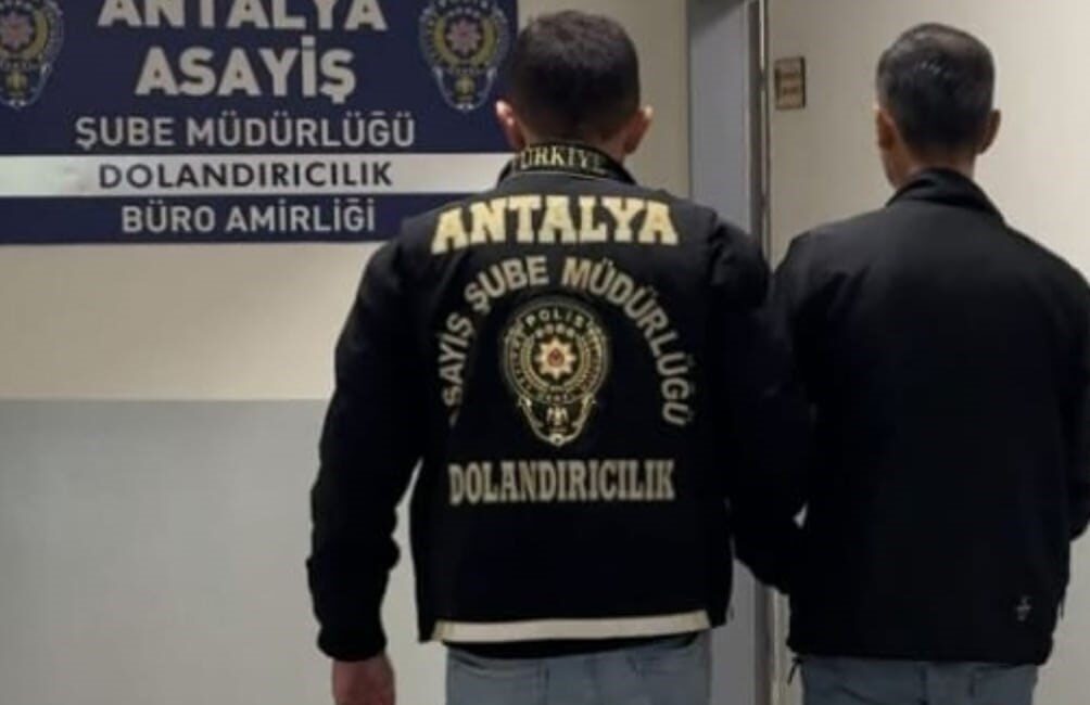 Kendisini ’polis’ ve ’savcı’