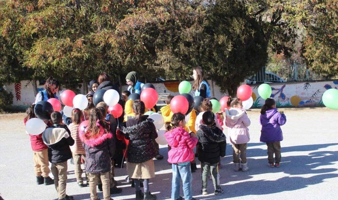 Erzincan’da üniversite öğrencileri Dünya