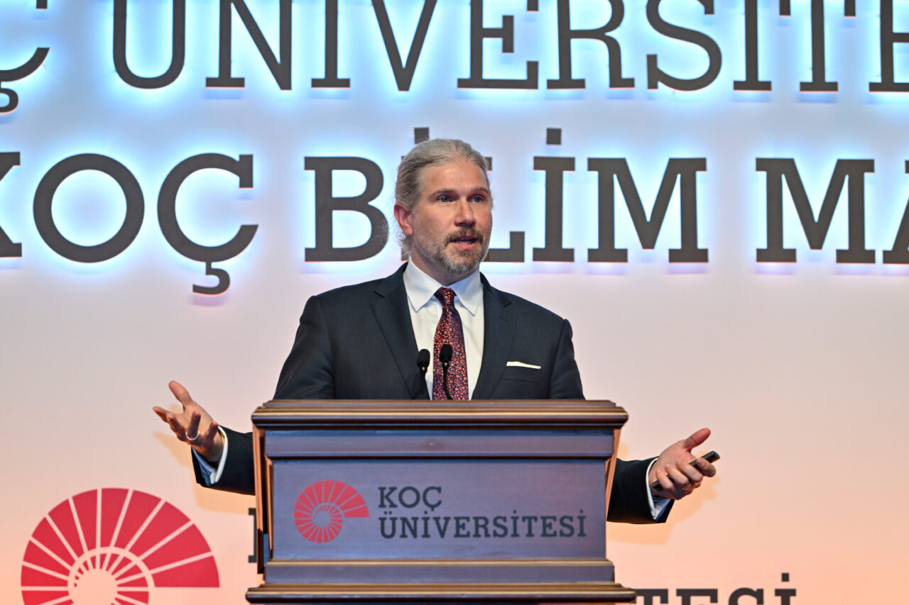 2024 Koç Üniversitesi Rahmi M. Koç Bilim Madalyası’nın sahibi Prof. Dr. Atatüre oldu