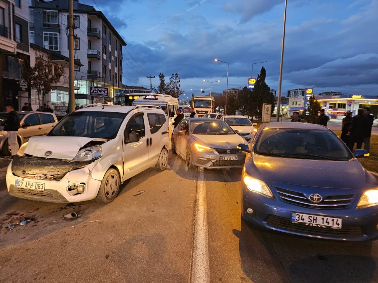 Afyonkarahisar’da zincirleme trafik kazasında 7 kişi yaralandı