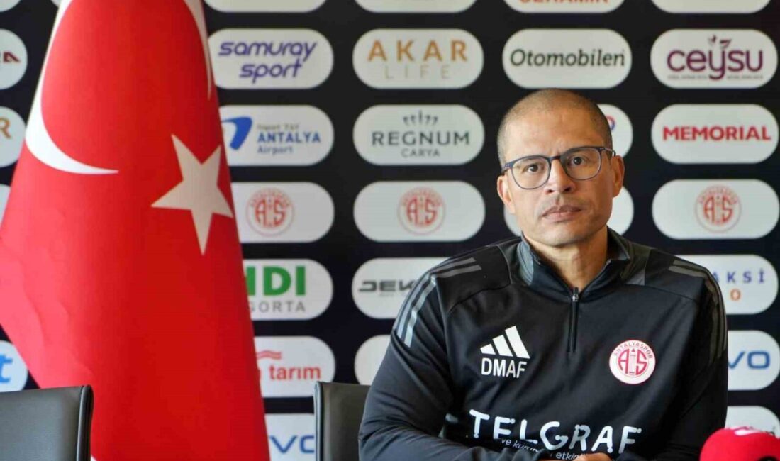 Antalyaspor Teknik Direktörü Alex