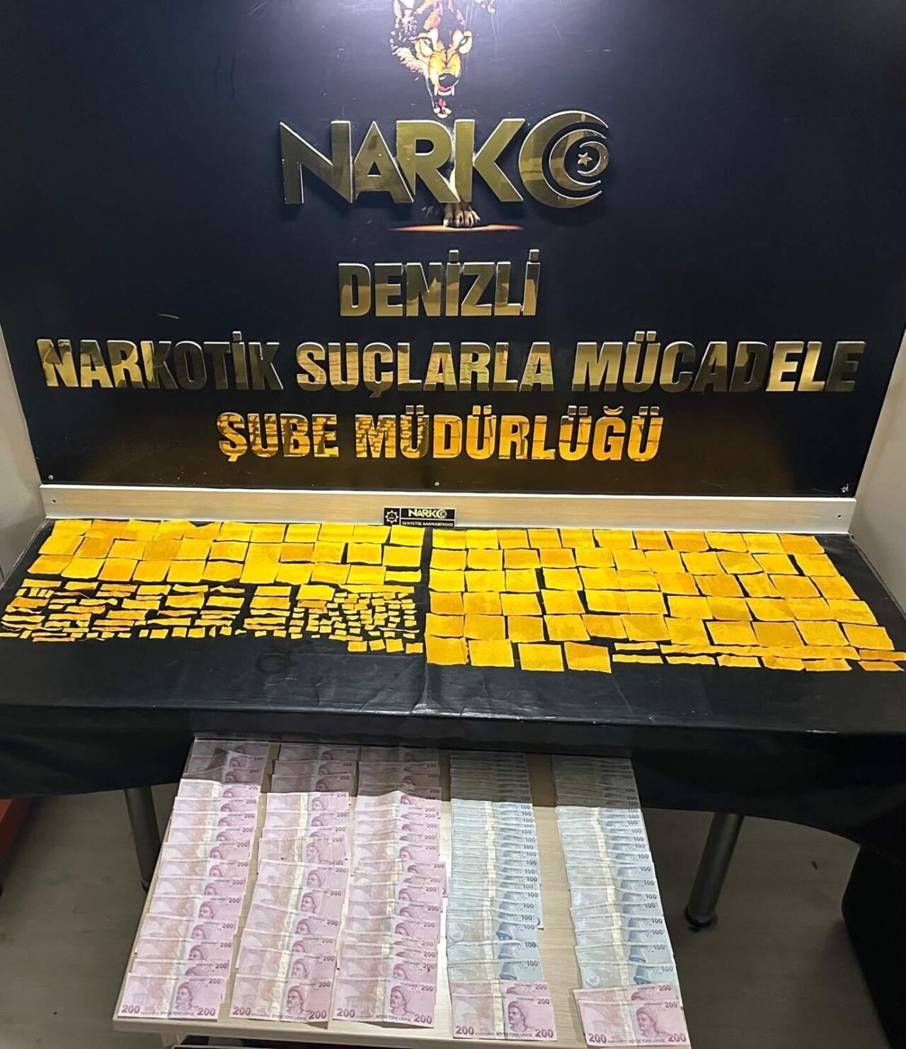 Denizli’de otomobil koltuklarının içine gizlenmiş uyuşturucu ele geçirildi