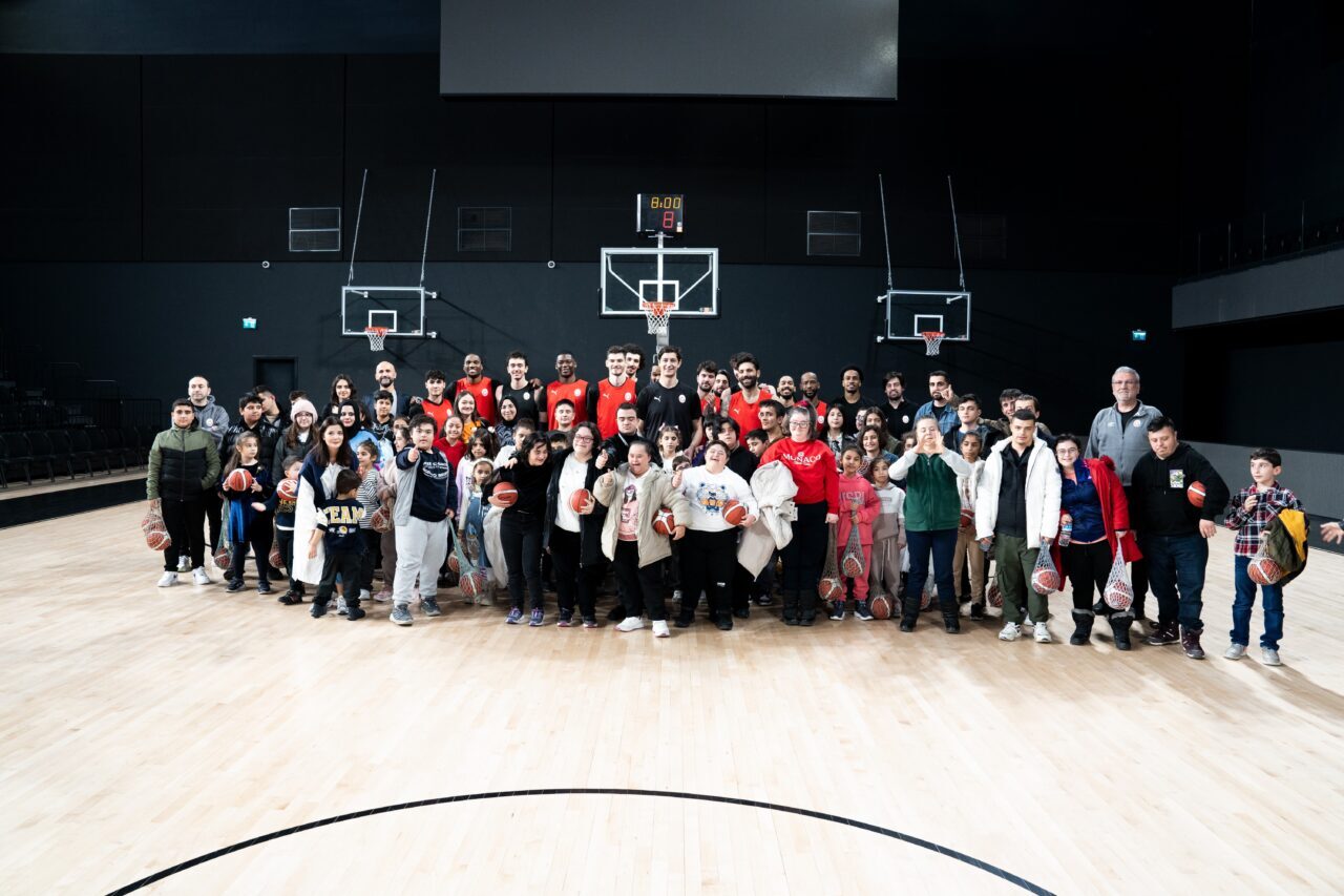 Depremzede çocuklar, Galatasaray’ın basketbolcularıyla buluştu