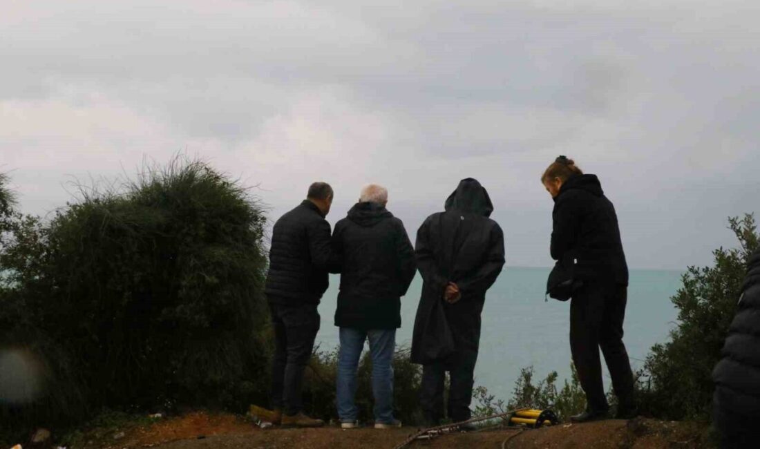 Antalya’da falezler aşağıya düşen