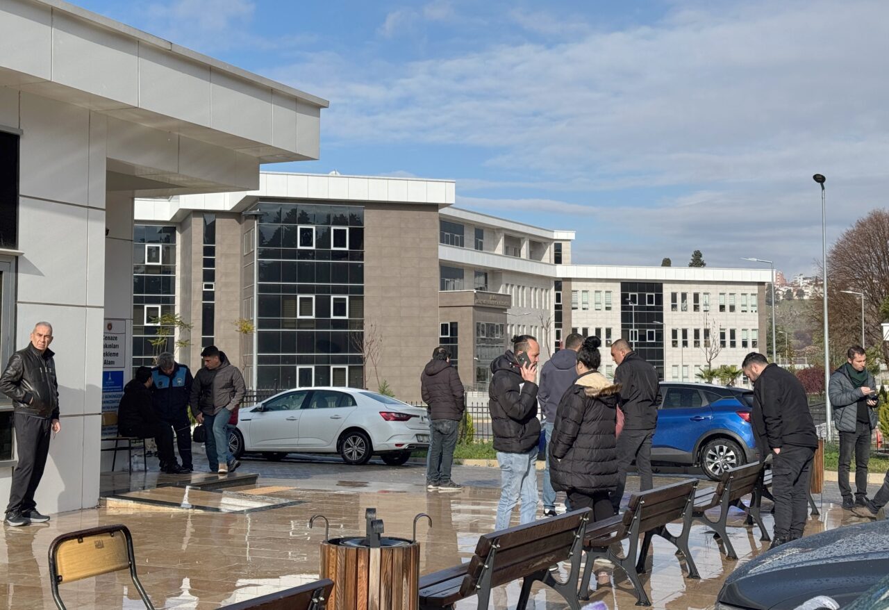 İzmir’de devrilen motosikletin sürücüsü öldü