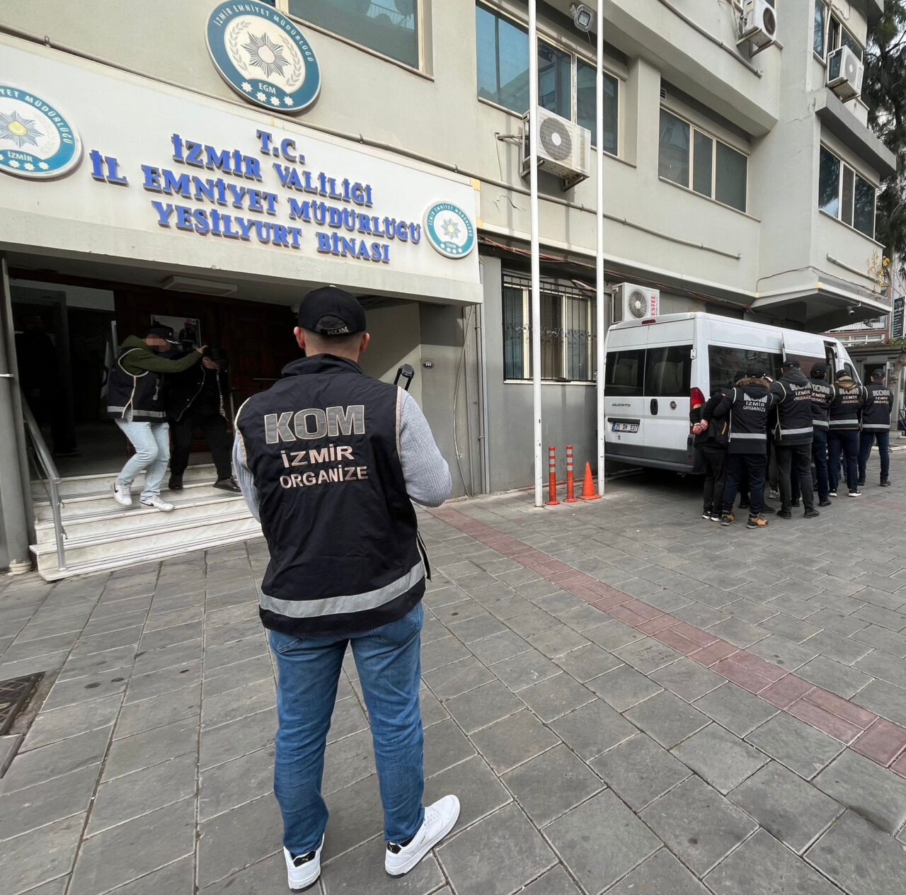 İzmir’de yasa dışı silah imalatı ve ticareti operasyonunda 2 tutuklama