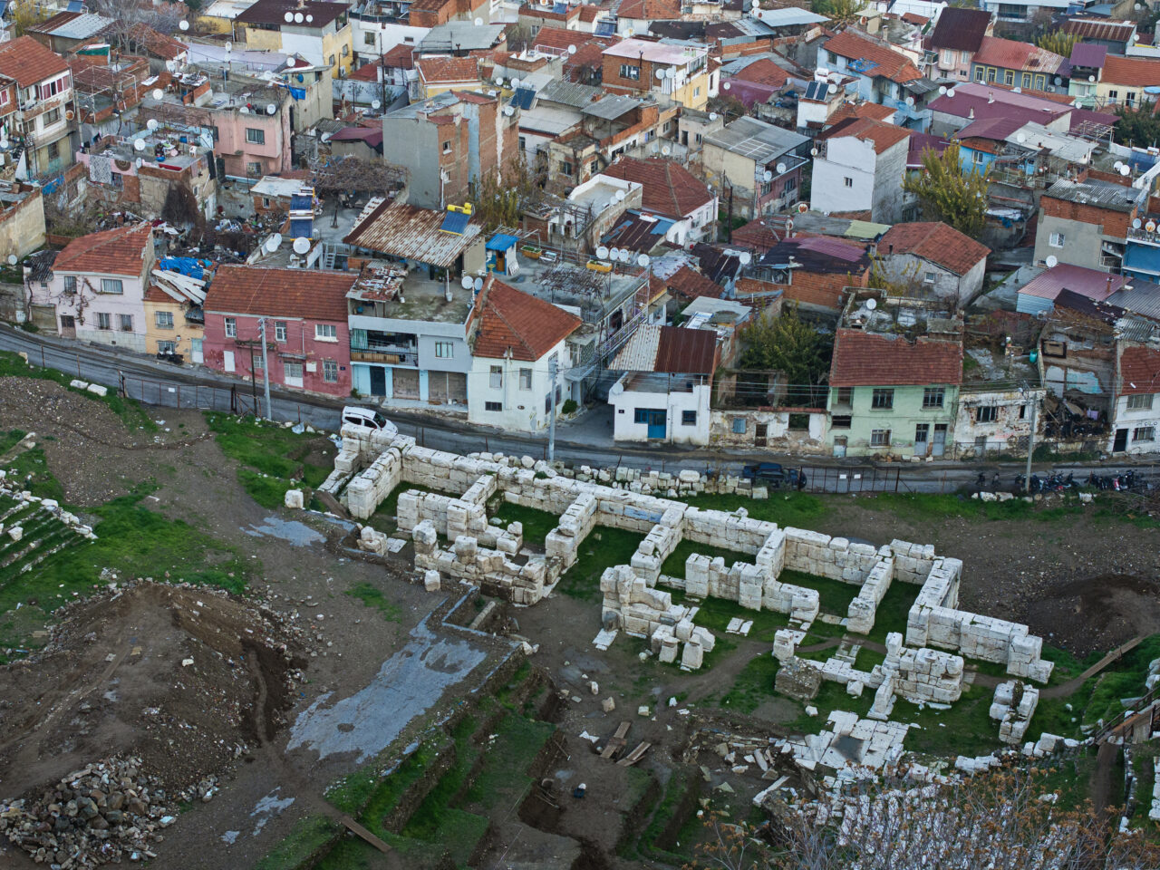 İzmir’in göbeğindeki antik tiyatro, Türkiye’nin “Kolezyum”u olmaya aday