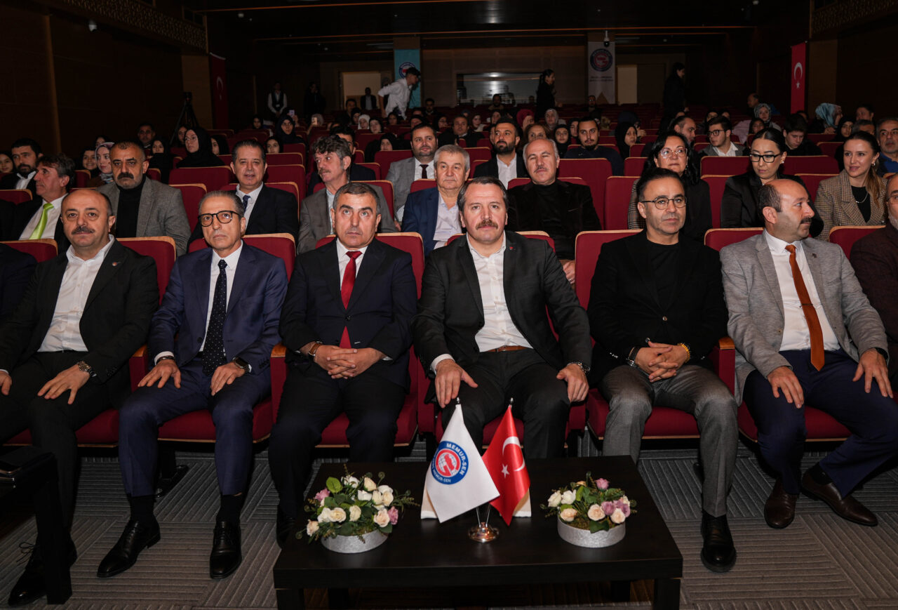 Memur-Sen Genel Başkanı Yalçın, İzmir’de konuştu: