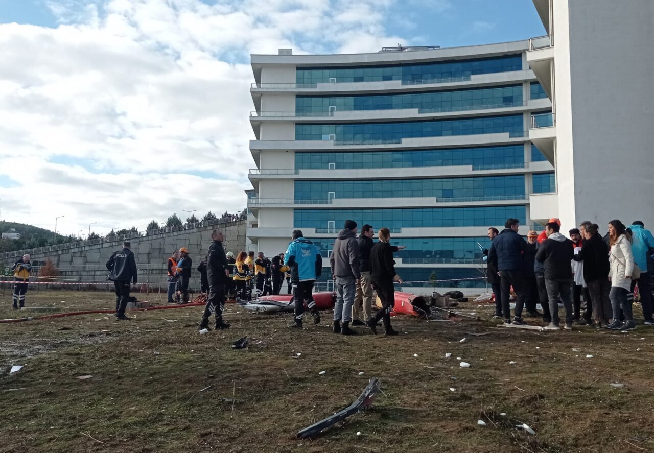 Muğla’da hastaneye çarpan helikopter düştü