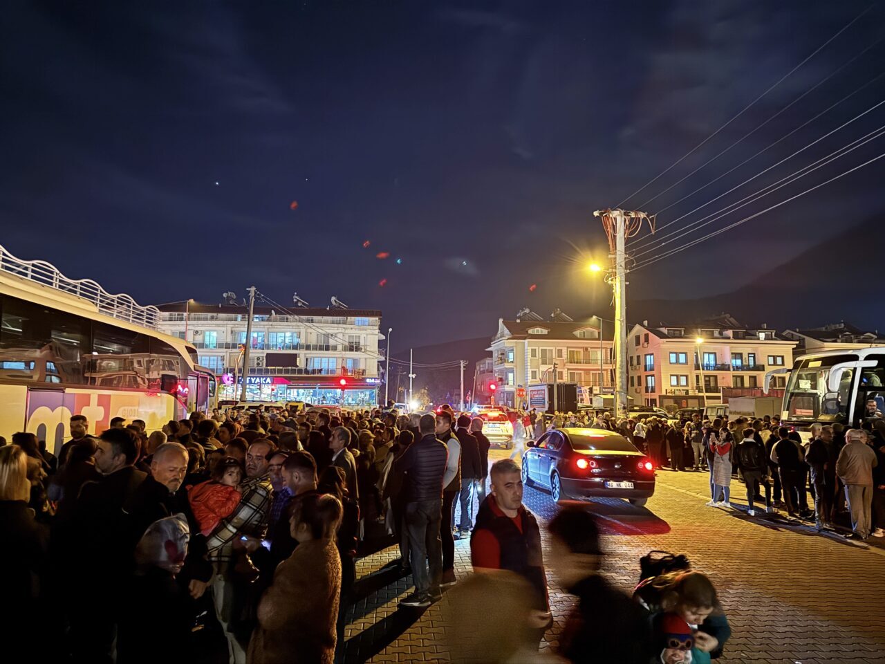 Muğla’da umre kafilesine otomobilin çarpması sonucu 3 kişi yaralandı