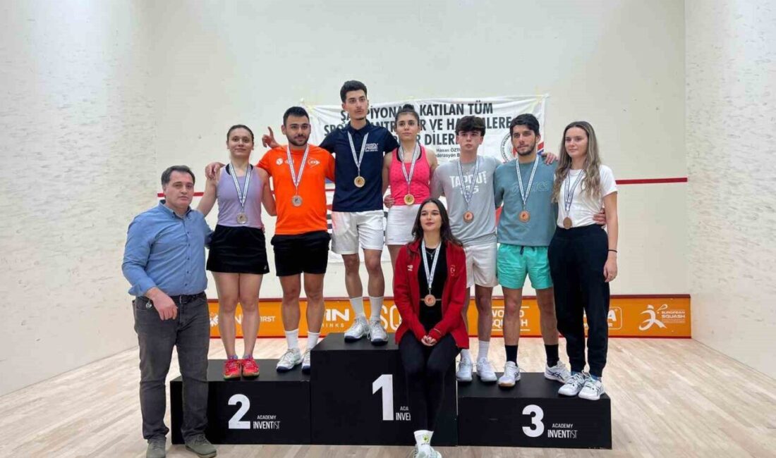 İstanbul’da düzenlenen squash şampiyonasında