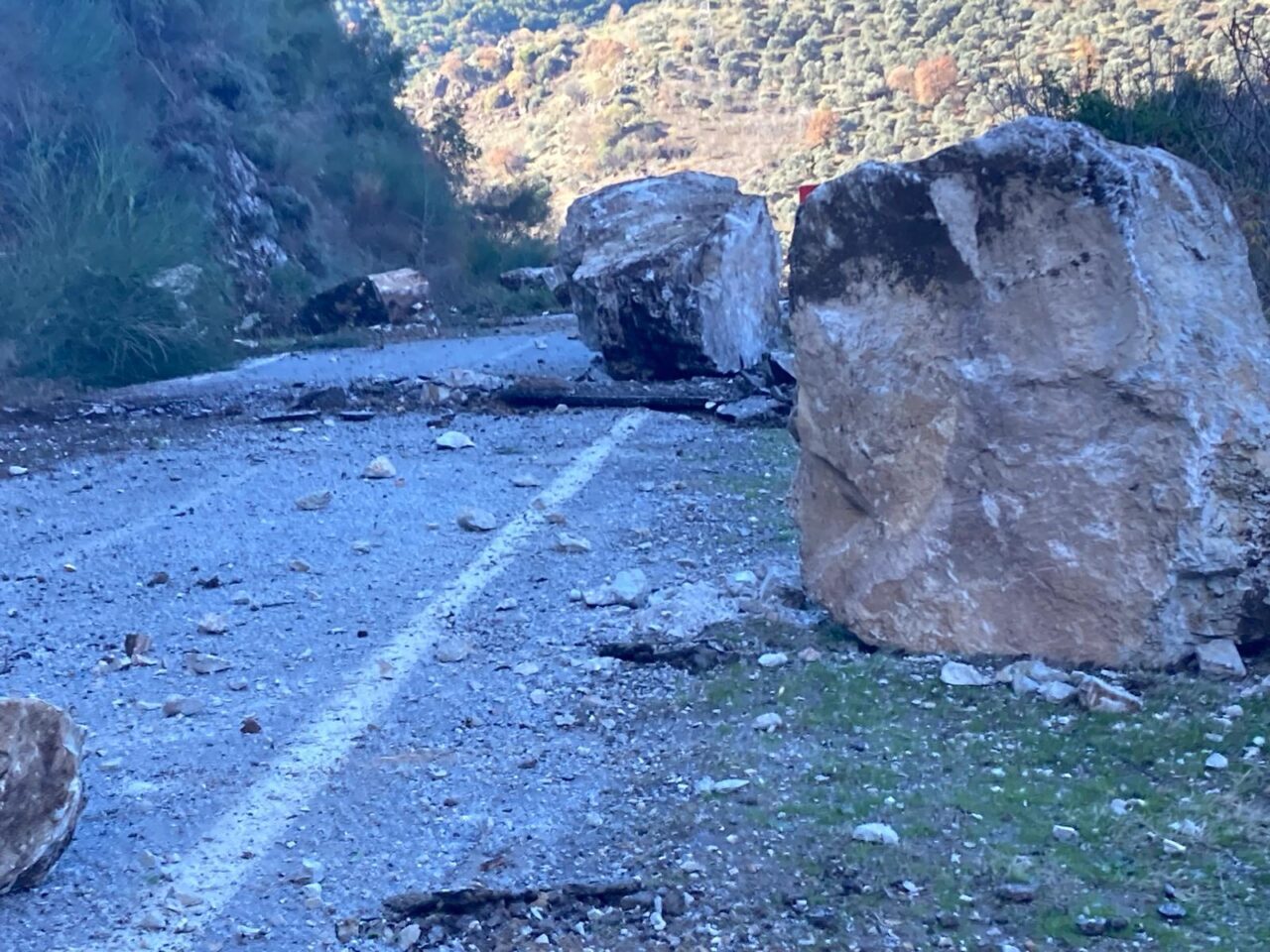 Ödemiş-Köşk kara yolu heyelan nedeniyle kapandı