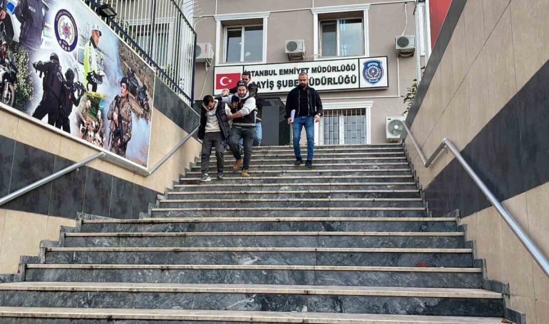 Tuzla’da park halindeki otomobili