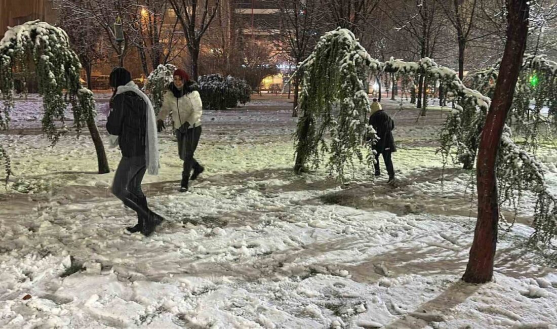 Uşak’ta kent genelinde kar