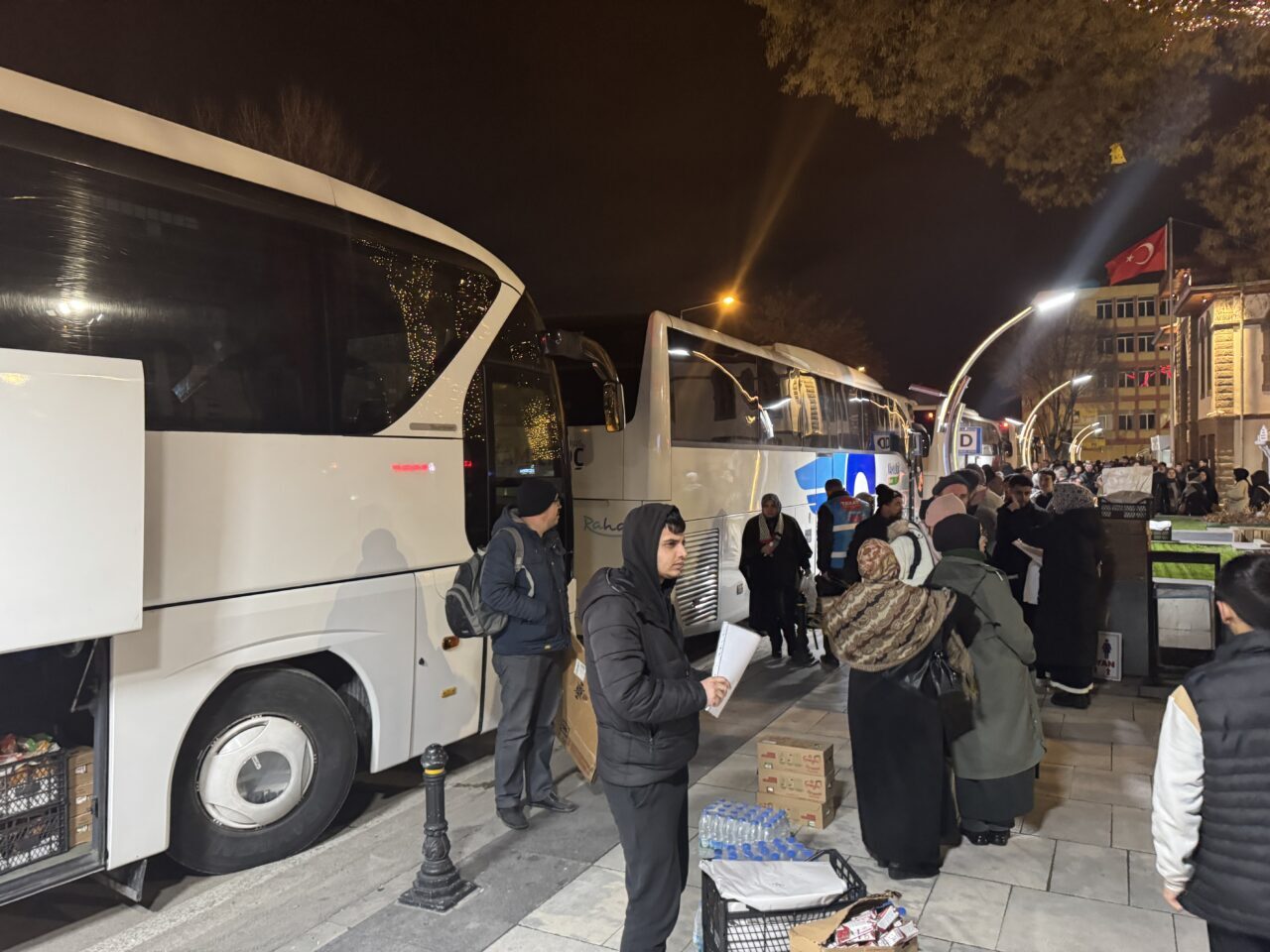 Afyonkarahisar’da bir grup STK üyesi, “Galata Köprüsü”ndeki eyleme katılmak için yola çıktı