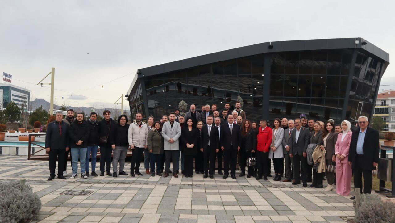 Afyonkarahisar’da CHP İl Başkanlığı “10 Ocak Çalışan Gazeteciler Günü”nü kutladı