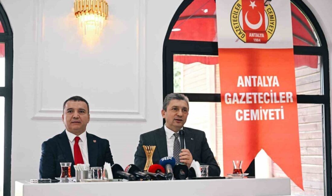 Antalya Gazeteciler Cemiyeti lokalinde