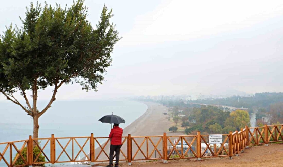 Antalya’da yabancı turistler ve