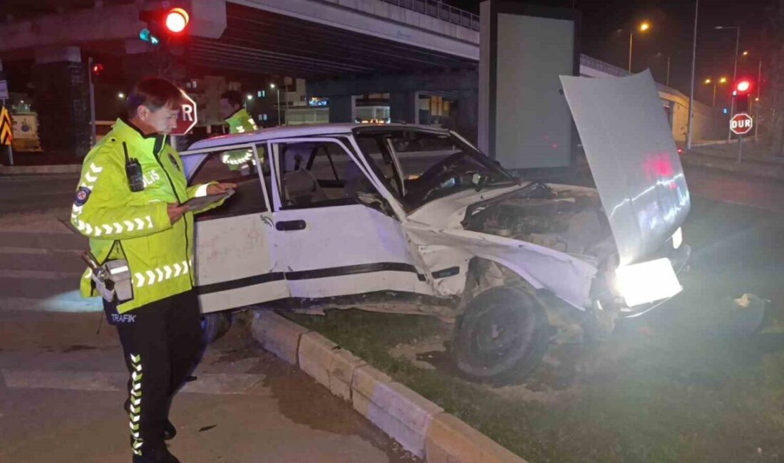 Antalya’da 2 otomobilin çarpışması