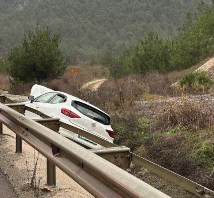 Bilecik’te kontrolden çıkan otomobilin