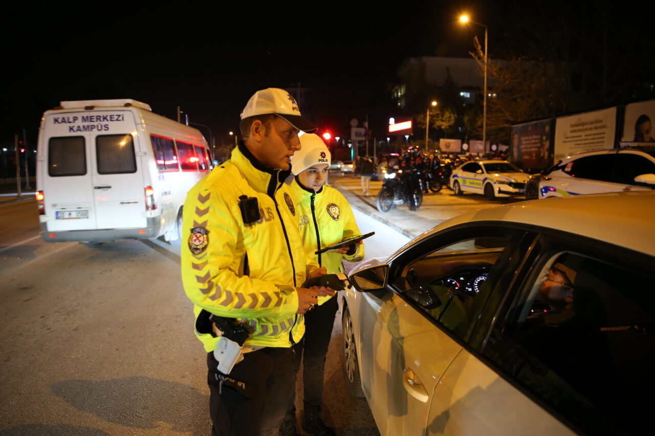 Denizli’de polis asayiş ve trafik uygulaması yaptı