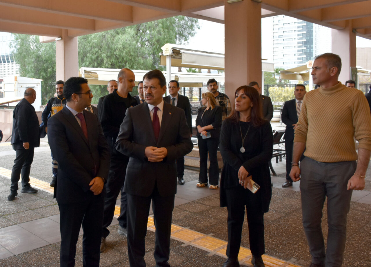 İzmir Adliyesi’nde deprem tatbikatı yapıldı