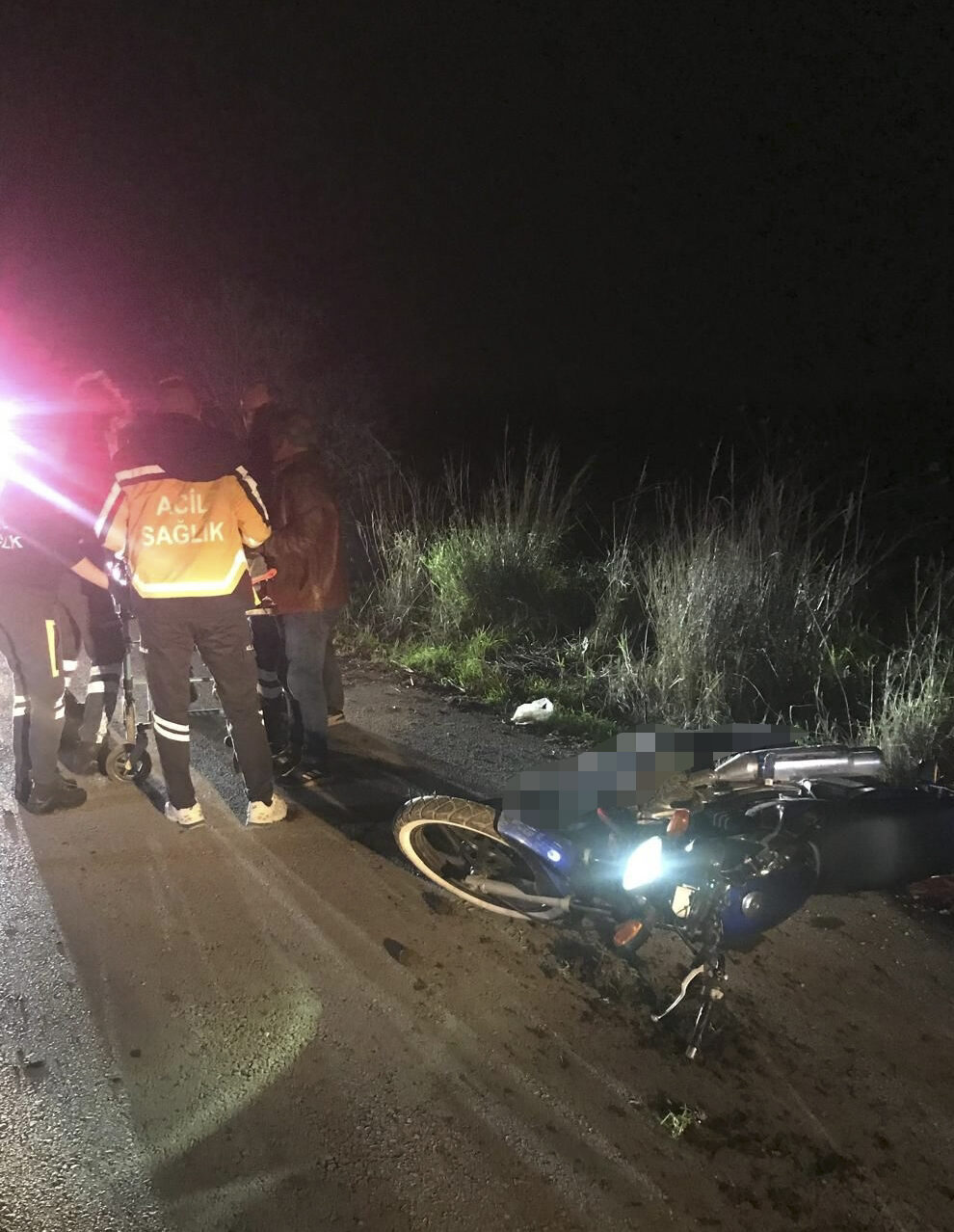 İzmir’de bariyere çarpan motosikletteki kardeş öldü, ağabey yaralandı