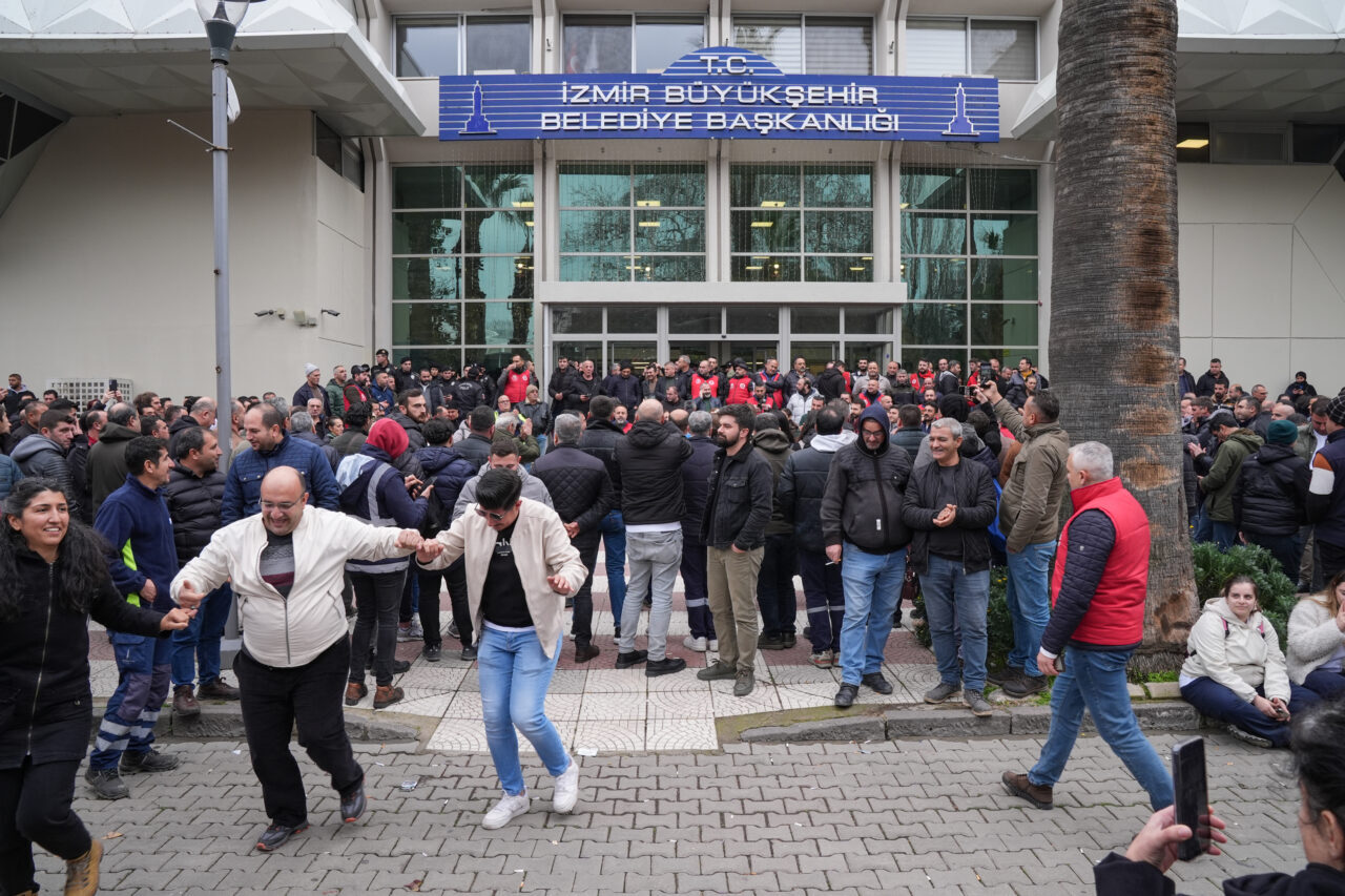 İzmir’de belediye iştiraki iki şirketin çalışanları iş bıraktı