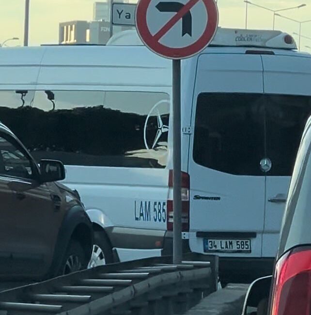 Kartal’da servis minibüsü sürücüleri