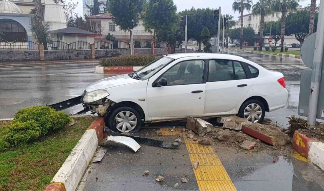 Antalya’nın Manavgat ilçesinde kavşakta