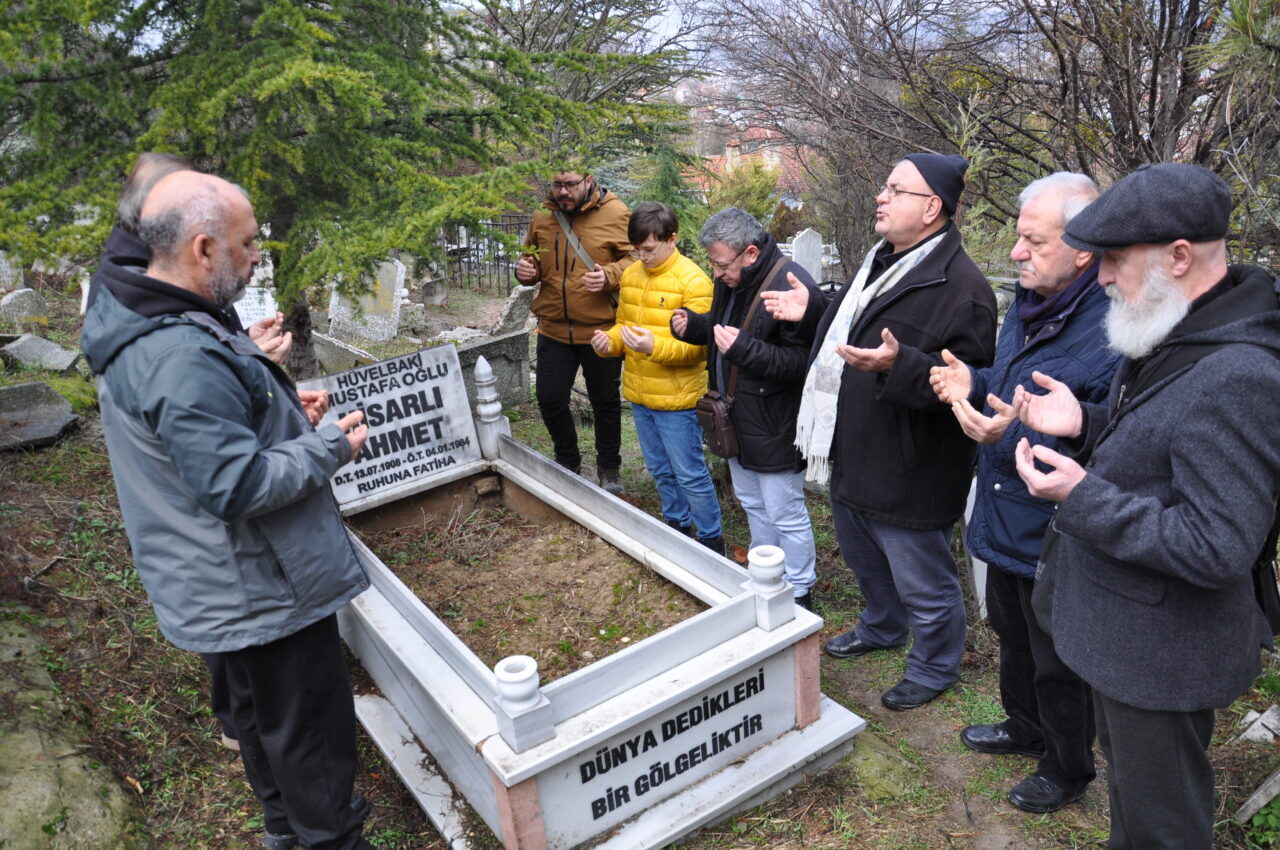 “Kütahya türkülerinin babası” Hisarlı Ahmet, mezarı başında anıldı