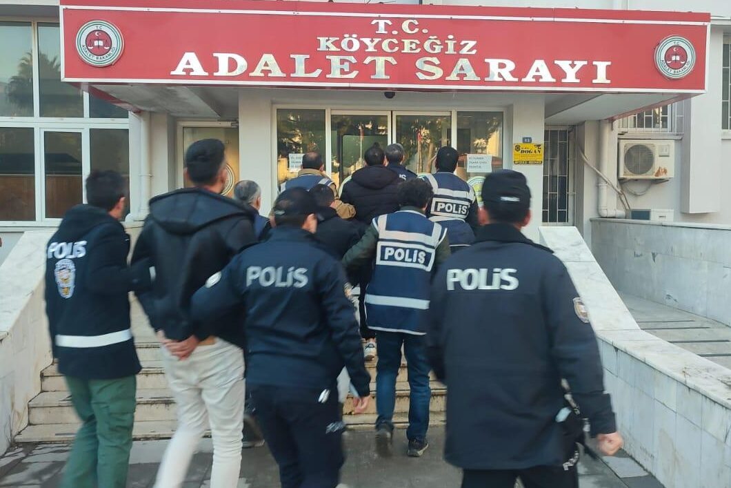 Muğla’da “yağma ve gasp” iddiasıyla yakalanan 4 zanlı tutuklandı